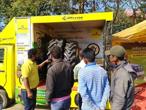Farmers in a product demonstration at the Kisan Mitra campaign